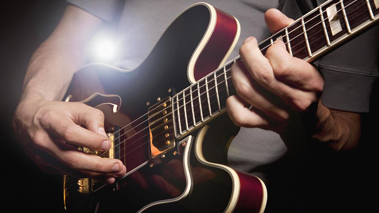 5 RIFF FACILI SU UNA CORDA