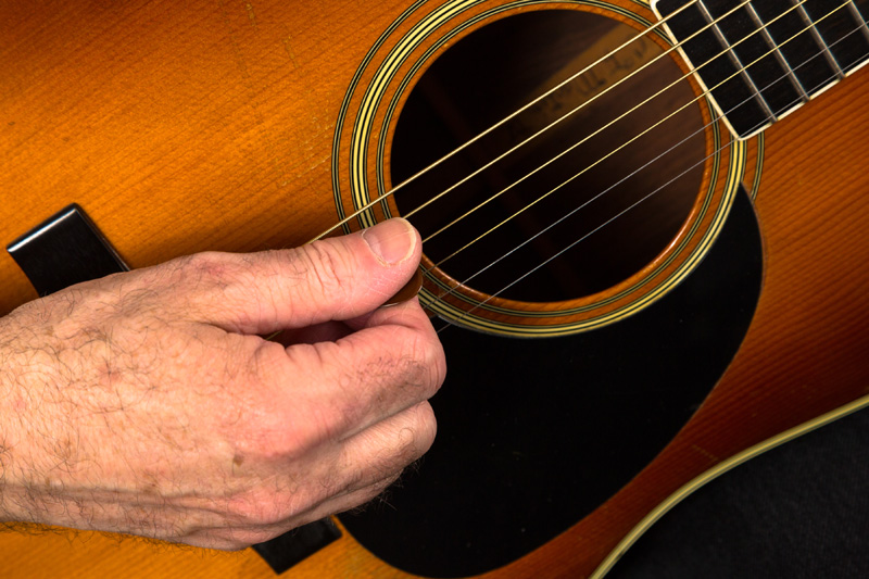 flatpicking-closeup