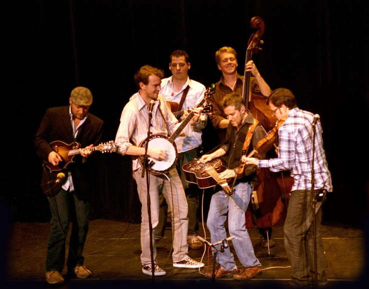 infamous-stringdusters-onstage